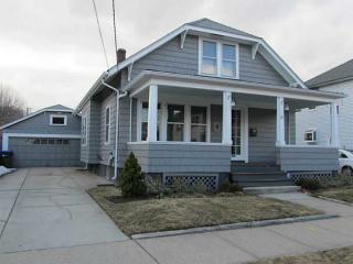 37 Lennon St, Providence, RI 02908-1913