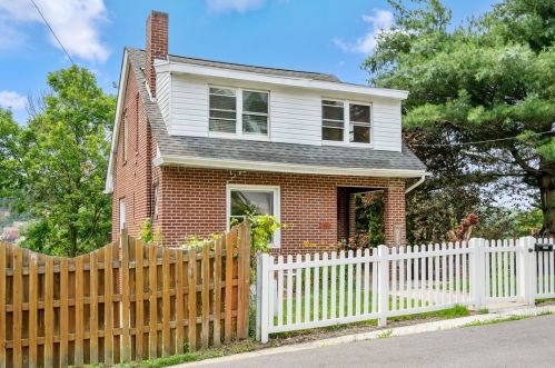 1946 Fairland St, Pittsburgh, PA 15210-4066