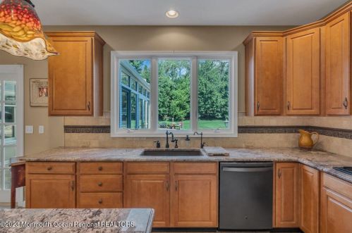 405 Peter Forman Dr, East Freehold NJ 07728-9348 exterior