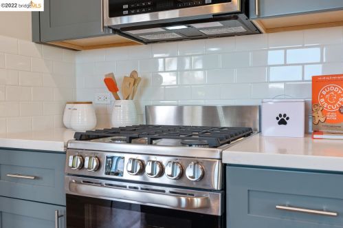 1715 Ashby Ave, Berkeley CA 94703-2131 exterior