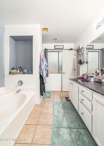 7646 Coleville St, Tucson AZ 85746-2512 exterior