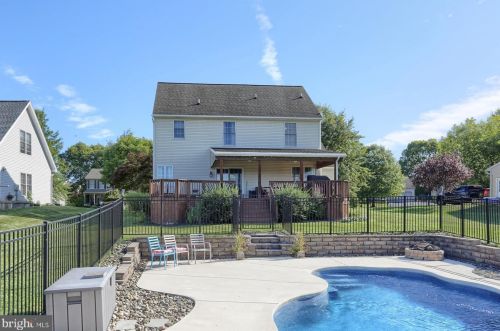 107 Doreen Dr, Hummelstown PA 17036-2725 exterior