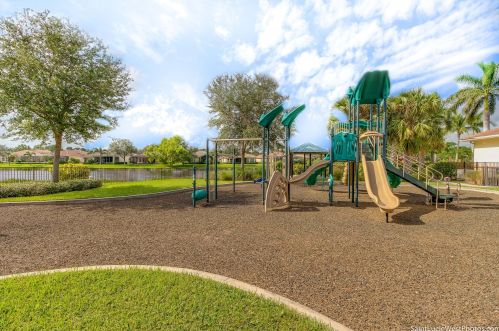 8816 First Tee Rd, Fort Pierce FL 34986-3063 exterior