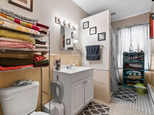 88 Prospect St, Woonsocket RI 02895-1910 exterior