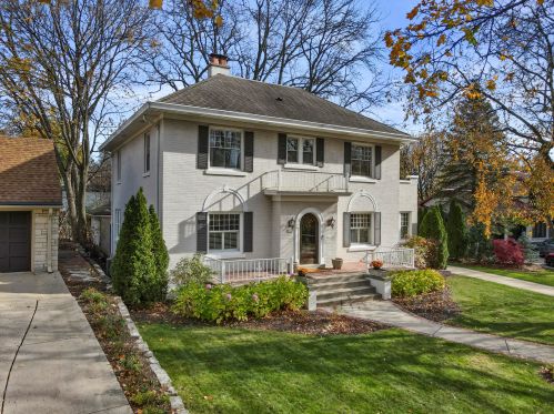 6162 Washington Cir, Milwaukee WI 53213-2472 exterior