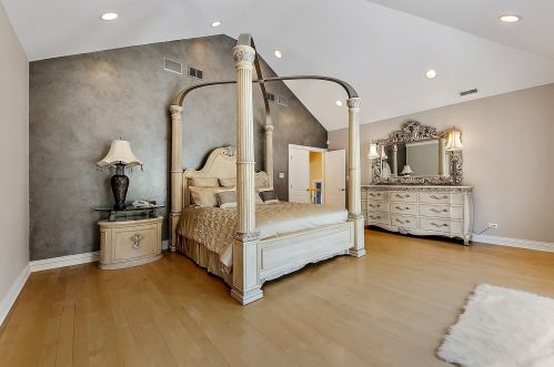 184 South St, Elmhurst IL  60126-4000 exterior