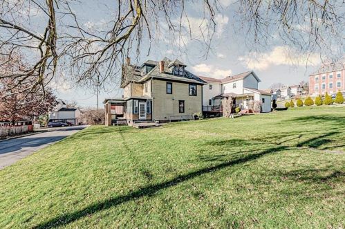 12 Broadway Ave, Manor PA 15665-9706 exterior