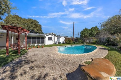 5922 Timberrock Dr, San Antonio TX 78242-1052 exterior