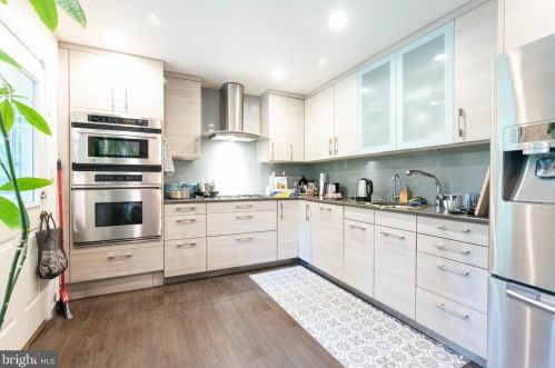 6905 Breezewood Ter, Rockville MD  20852-4323 exterior