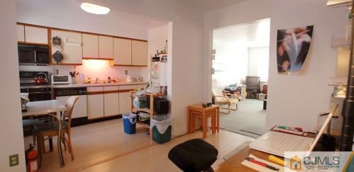 14 York Dr, Edison, NJ 08817-4910