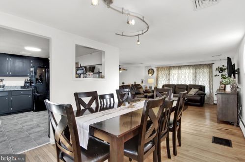 1243 Crestwood Dr, Pottstown PA 19464-2931 exterior