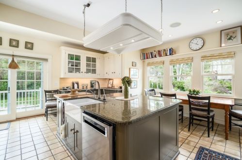 58 Eastern Pt Blvd, Gloucester MA 01930-4405 exterior