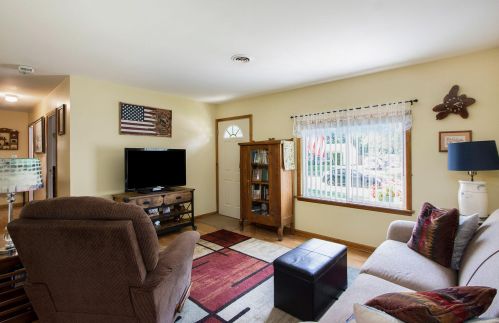 3102 Alpine St, Kalamazoo, MI 49004-1821