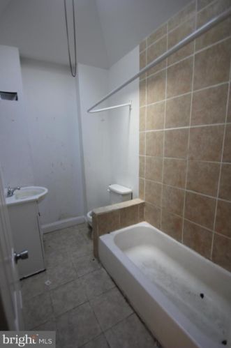 6205 Hazel Ave, Philadelphia PA 19143-1022 exterior