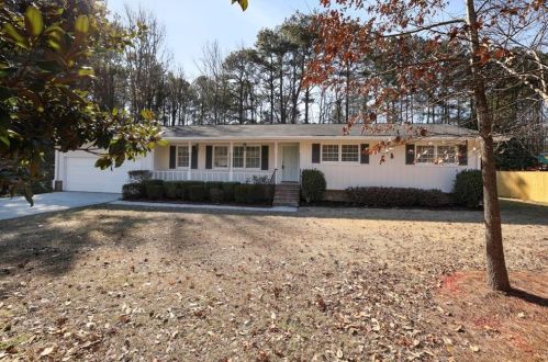 3047 Hidden Forest Dr, Lithonia, GA 30078-3813