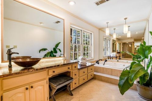 1129 Mason Wood Dr, Atlanta GA 30329-3803 exterior