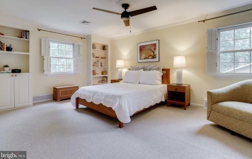 8909 Linton Ln, Alexandria VA 22308-2438 exterior