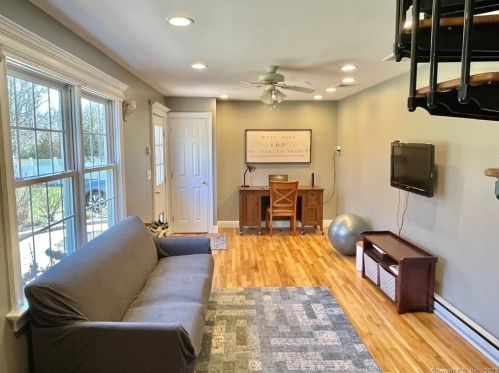 27 Patrick Dr, Seymour CT 06483-2372 exterior