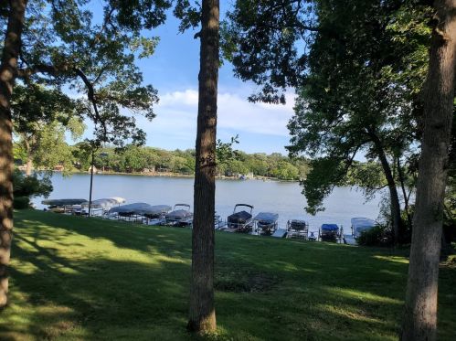 5509 Wonder Woods Dr, Bull Valley, IL 60097-9083