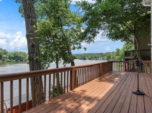 8474 Lake Dr, Lithonia GA  30039-6562 exterior