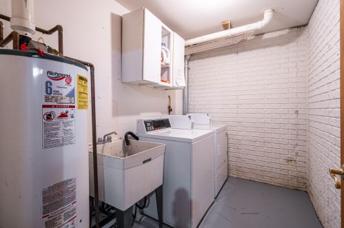 2910 Newhall St, Milwaukee WI 53211-3223 exterior