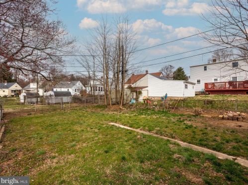 1 Scarlet Ave, Chester PA 19014-2122 exterior