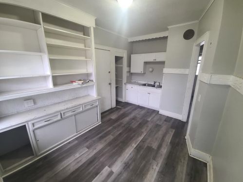 2523 45th St, Milwaukee, WI 53210-2915