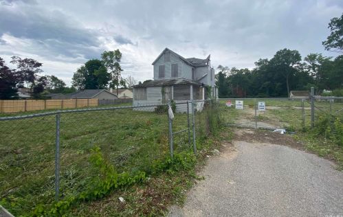 69 11 St, Huntington Station NY 11746-1728 exterior