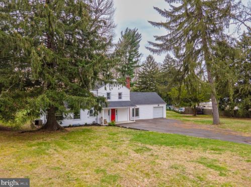 15 Delaware Ave, Trenton, NJ 08628-2002