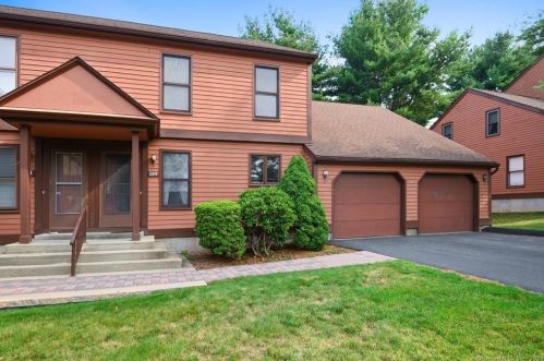 109 Colonial Hill Dr, Wallingford CT  06492-3468 exterior