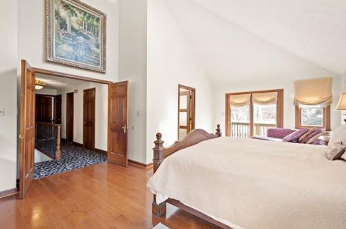 2587 Rossmoor Dr, Pittsburgh PA 15241-2581 exterior