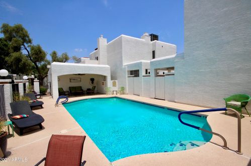 6531 3rd Ave, Phoenix AZ 85013-1258 exterior