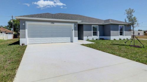 1537 Escobar Ln, Fort Pierce FL  34953-4118 exterior