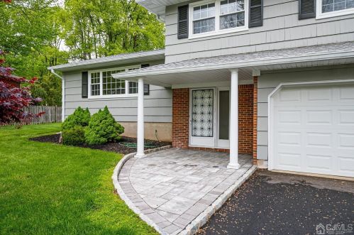 8 Eagle Rd, Edison, NJ 08820-2762