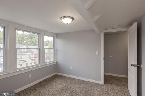 328 Walnut St, Lancaster PA  17602-2404 exterior