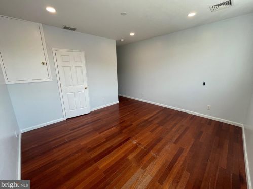 1239 6 St, Philadelphia PA 19140-4561 exterior