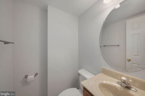 10618 Great Arbor Dr, Rockville MD 20854-4220 exterior