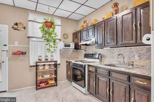 1920 16 St, Philadelphia PA 19145-3010 exterior