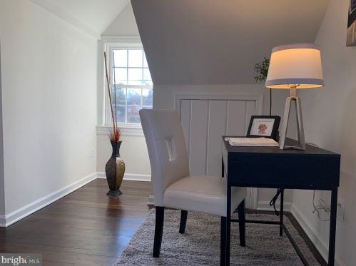 9407 Colesville Rd, Silver Spring MD 20901-4819 exterior