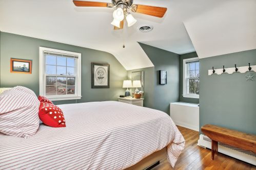 330 Hilkert Ct, Bull Valley IL 60014-5848 exterior