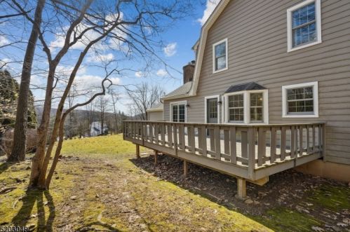 7 Deerwood Trl, Warren NJ  07059-5559 exterior