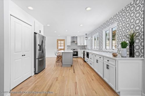 284 Pelican Rd, Middletown NJ 07748-3040 exterior