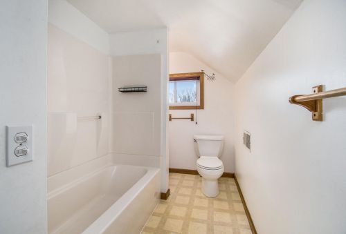 204 Adams St, Allegan MI 49010-1003 exterior