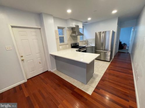 1239 6 St, Philadelphia PA 19140-4561 exterior