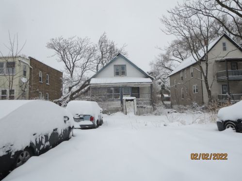 8414 Sangamon St, Chicago, IL 60620-3211