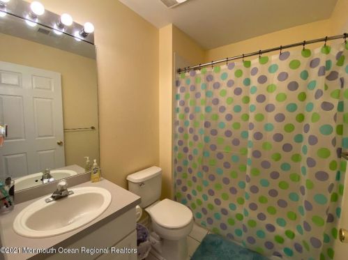 57 Dunham Ave, Edison NJ 08817-3362 exterior