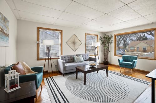 5818 40th St, Milwaukee, WI 53209-3921