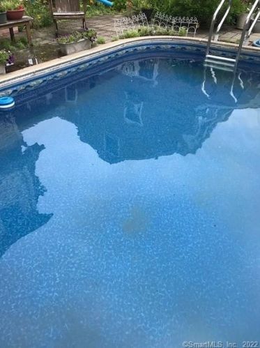 31 Ohio Ave, Norwalk CT 06851-2724 exterior