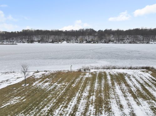 65526 Peninsula Dr, Cassopolis MI 49031-8530 exterior