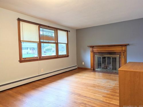 13 Aloha Dr, Enfield CT 06082-2627 exterior